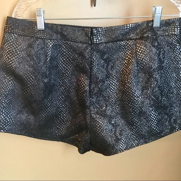 Express Black Metallic Women Shorts - Picture 4 of 8